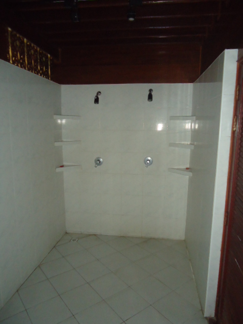Tropicana T4, Bang Po, Gound Floor Shower room
